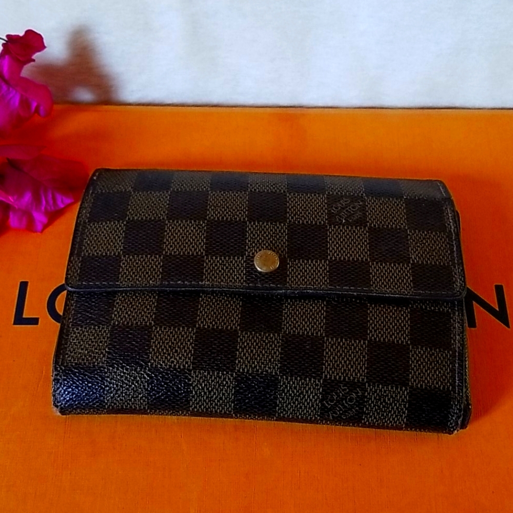Authentic Louis Vuitton damier wallet